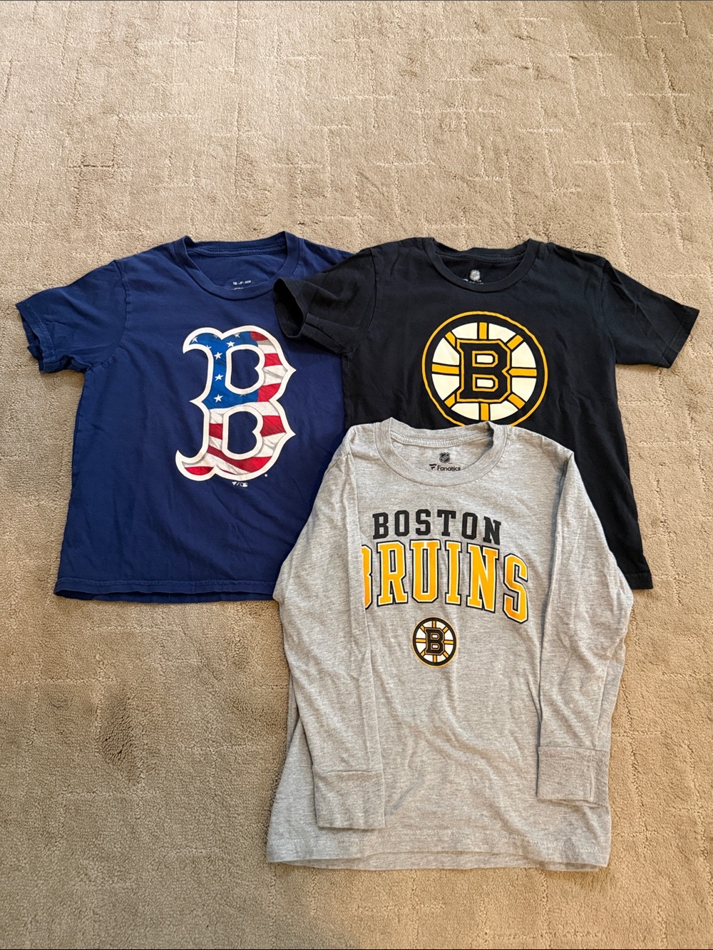 Fanatics Kids Boston Bruins Tee’s & Boston Redsox Benintendi tee size small